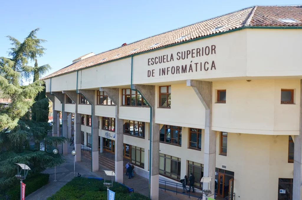 Fassade der Hochschule für Informatik