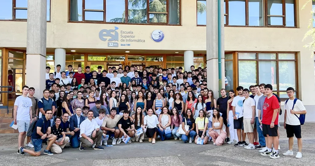 Grupo de nuevos estudiantes en el curso 25-26
