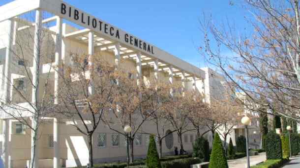 Fachada de la Biblioteca General del campus de Ciudad Real
