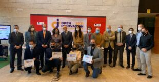 Spin Offs de esi uclm recibiendo el premio