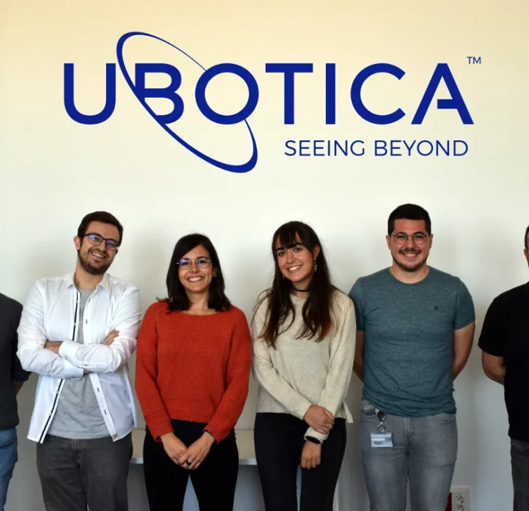 Equipo Ubotica formado por egresados y profesores de esi uclm