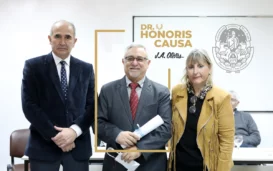 Profesor José Ángel Olivas recibiendo la distinción de profesor Honoris Causa por la Universidad Nacional de la Plata