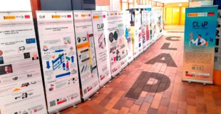 Exposición de Roll ups en el hall de la ESI