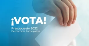 mano sujetando voto e introduciendo en la urna, democracia participativa ESI uclm