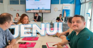 osé Antonio Cruz Lemus, profesor de la Escuela Superior de Informática de Ciudad Real, junto a otros participantes de jenui 2022