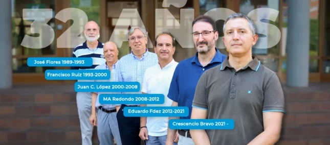 32. kuruluş yıldönümünde Escuela Superior de Informática'nın tüm yöneticileri
