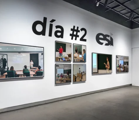 Giorno 2, galleria di fotografie degli studenti che hanno difeso il loro progetto di fine studio presso l'Escuela Superior de Computación de Ciudad Real, Universidad de Castilla-La Mancha