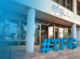 Letras TFG integradas en la fachada de la Escuela Superior de Informática de Ciudad Real
