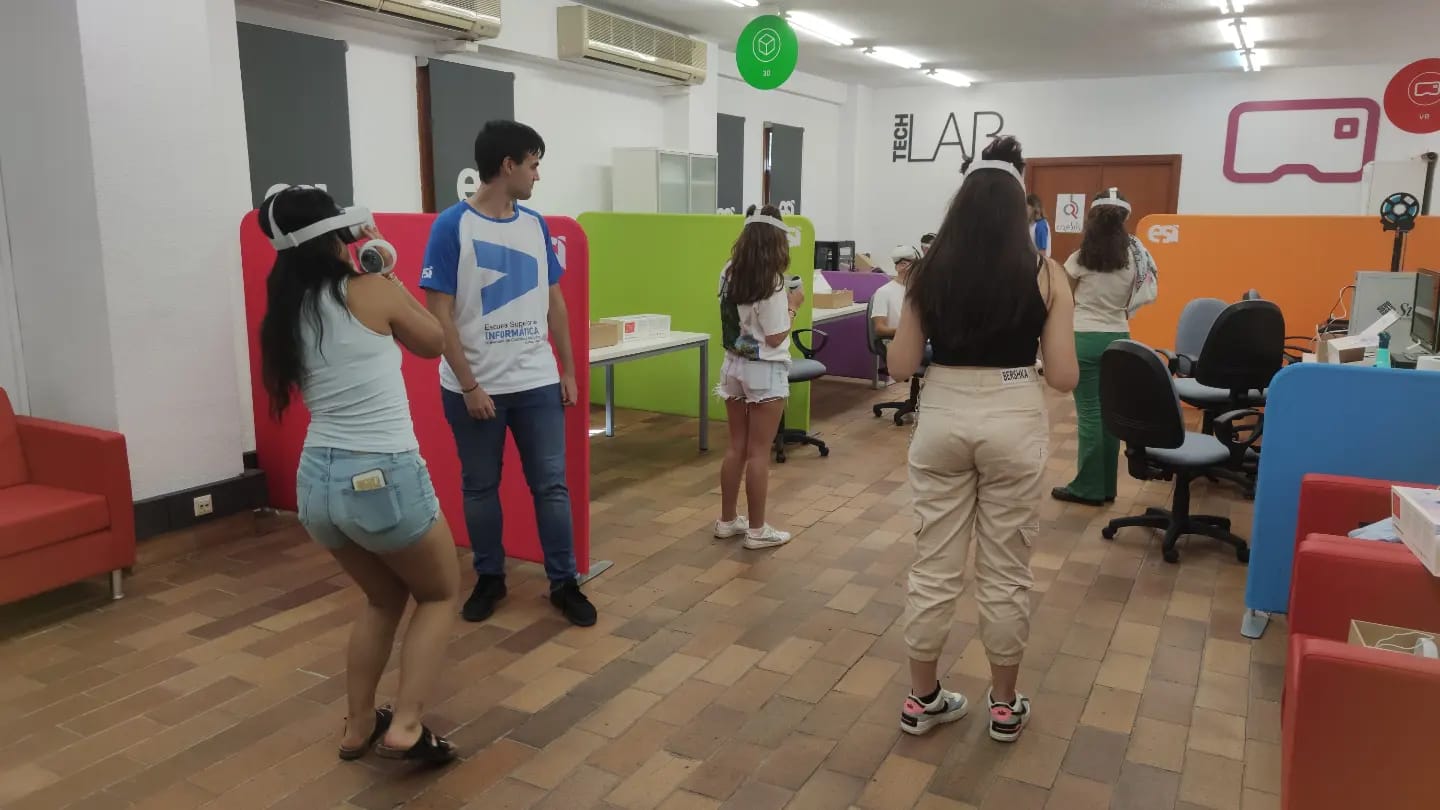 Estudiantes en el techlab