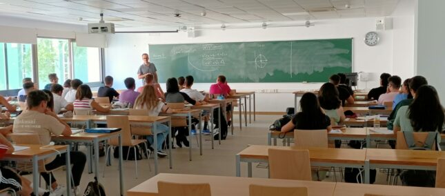Estudiantes en el aula de la esi uclm