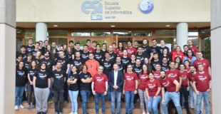 Grupo de estudiantes hackathon 2022 esi uclm