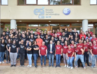 Grupo de estudiantes hackathon 2022 esi uclm