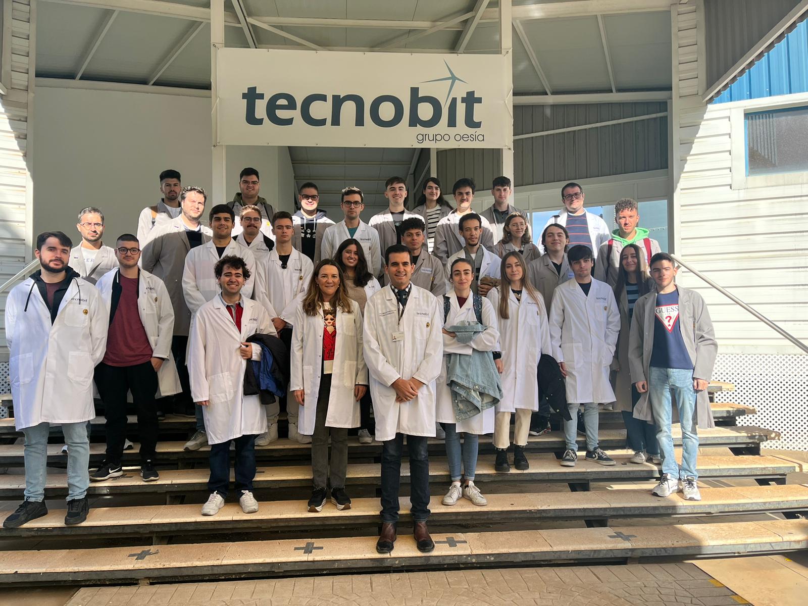visita de estudiantes de la esi a tecnobit
