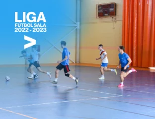 Ciudad Real'deki Kral Juan Carlos pavyonunda futsal oynayan esiuclm öğrencileri