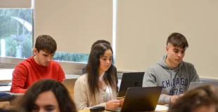 Estudiantes en el aula - ESI UCLM