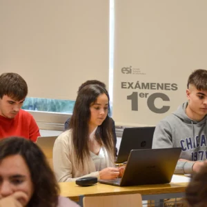 Estudiantes en el aula - ESI UCLM