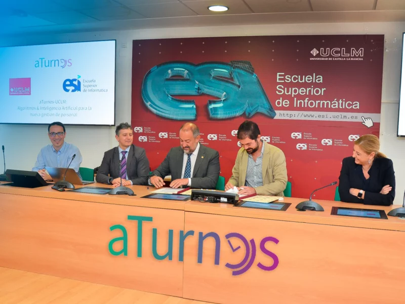 Unterschreiben Sie aTurnos. Jesús Serrano, Crescencio Bravo, Julián Garde, Pablo Ansola und Ángela González