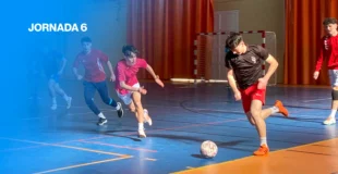 estudiantes de la Escuela Superior de Informática jugando al fútbol sala