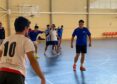 Estudiantes de la ESI jugando al fútbol sala