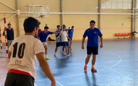 Studenti ESI che giocano a futsal