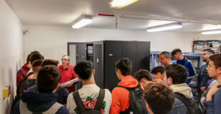 estudiantes visitan el cpd de la esi