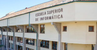 Facchada de la Escuela Superior de Informática