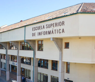 Facchada de la Escuela Superior de Informática