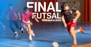 estudiantes de la esi jugando al futbol sala