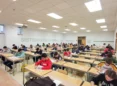 Estudiantes de la Escuela Superior de Informática realizando un examen en el edificio politécnico
