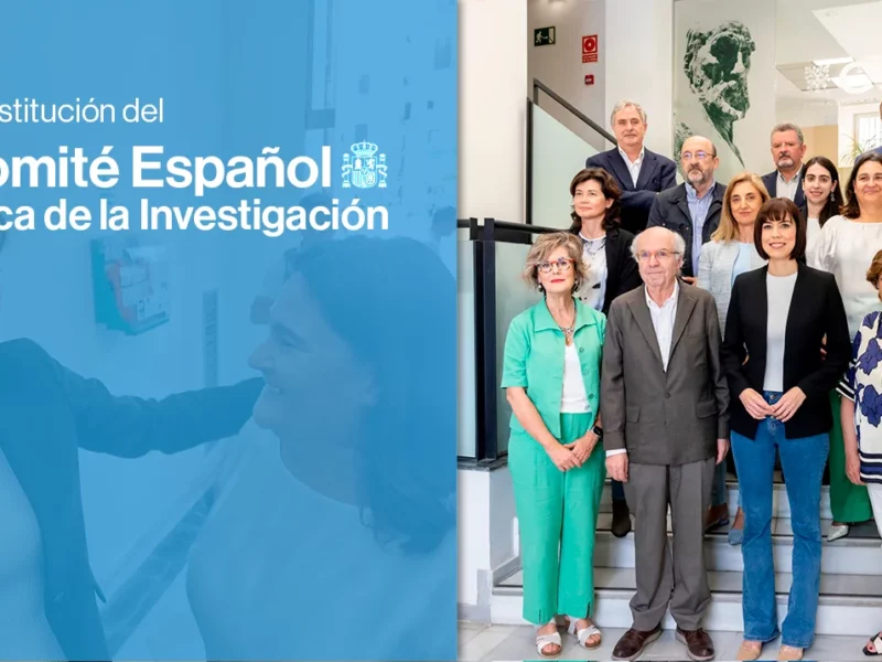 Coral Calero und der Rest der spanischen Forschungsethikkommission, zusammen mit dem Minister für Wissenschaft und Innovation