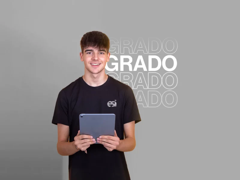 ESI-Student hält ein Tablet mit dem Wort „Grad“ dahinter.
