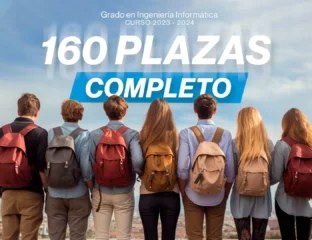 Estudiantes de espalda mirando el texto 160 plazas y un rótulo que incluye la palabra completo