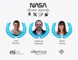 Sur la couverture figurent les trois gagnants, Juan Romero, Jose Luis Espinosa et Elena Hervás. Le logo de la NASA et d'Ubotica apparaît.