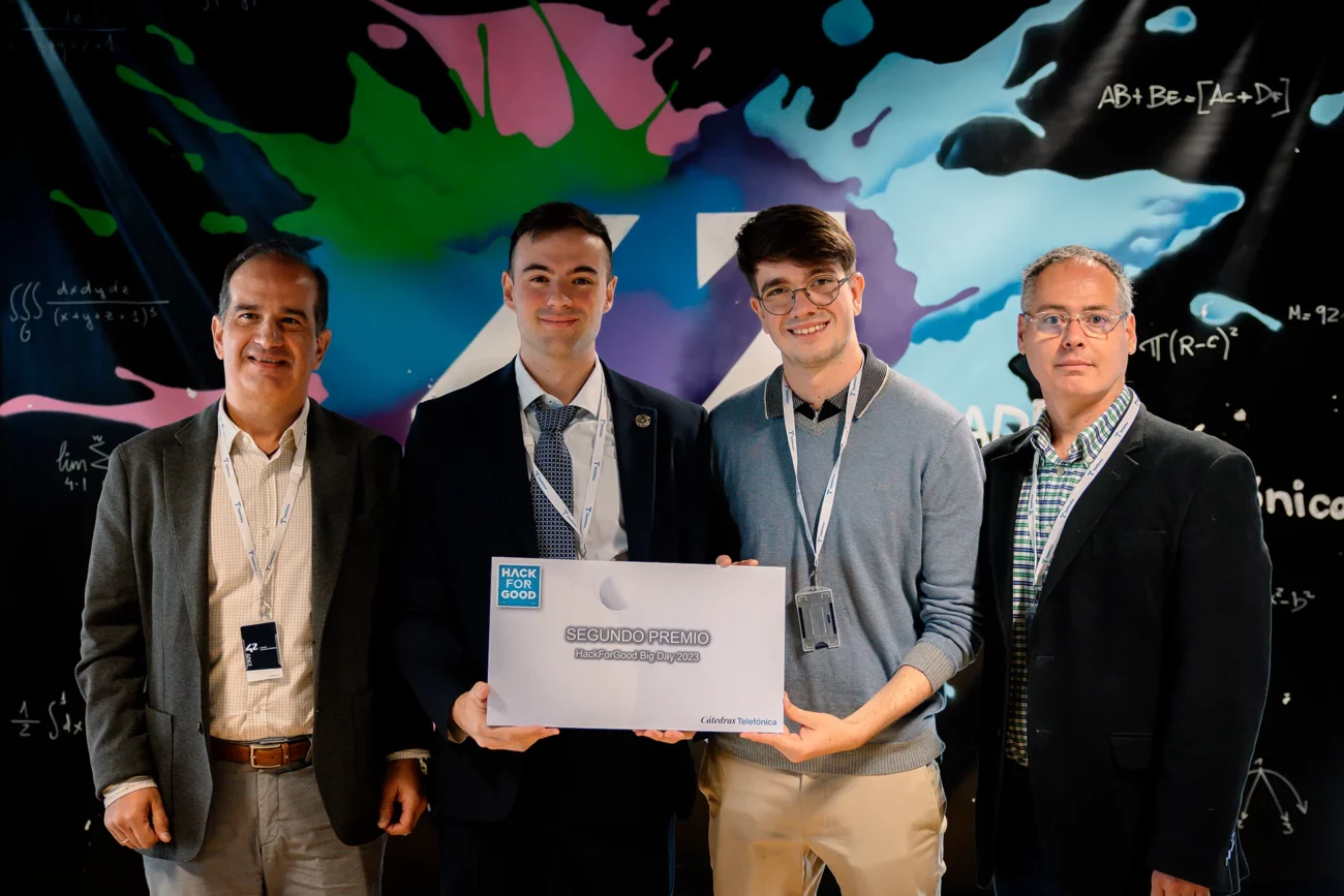 Miguel Ángel Redondo with the second winners of the competition