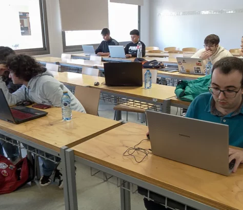Estudiantes en el taller de visión por computador