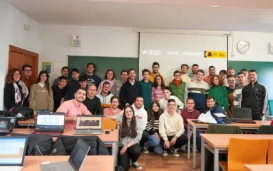 Ciudad Real Yüksek Bilişim Okulu'ndaki e-ticaret öğrencileri