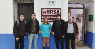 estudiantes de comercio electrónico y Representantes de AMFISA