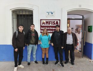 estudiantes de comercio electrónico y Representantes de AMFISA