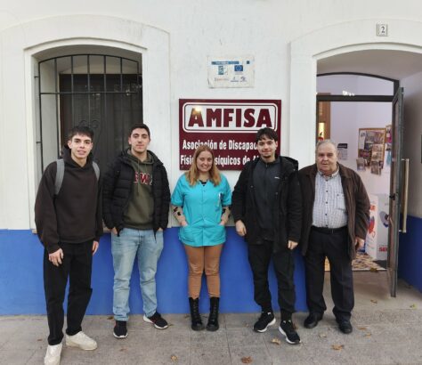Étudiants en e-commerce et représentants de l'AMFISA