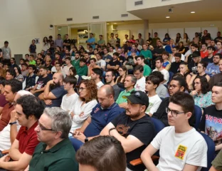 Estudiantes y profesores en el salón de actos de la Escuela Superior de Informática de Ciudad Real