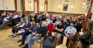 Publico en el antiguo casino de ciudad real