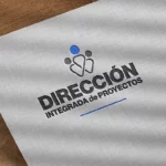 un folio sobre una mesa, sobre el que está impreso el título dirección integrada de proyectos