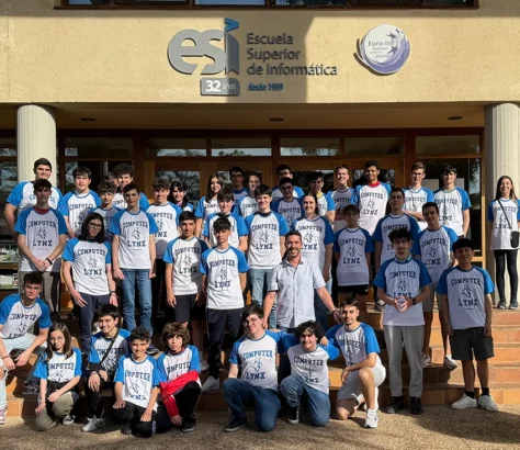 ESI 門口的 Minecraft 教育研討會的學生