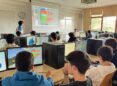Monitor e studenti nel laboratorio ESI
