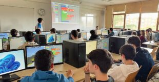 Monitors and students in the ESI laboratory