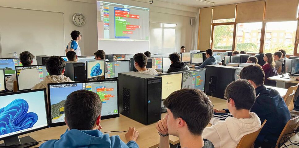 Monitors and students in the ESI laboratory