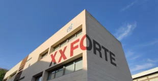 Fachada ESI con XX FORTE