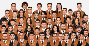 Estudiantes de la Escuela Superior de Informática, recien graduados