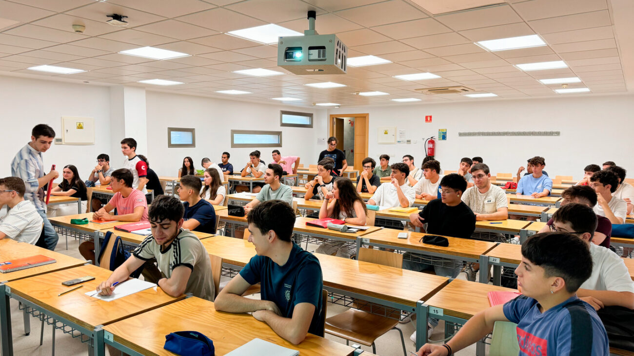 Estudiantes del curso cero en el aula