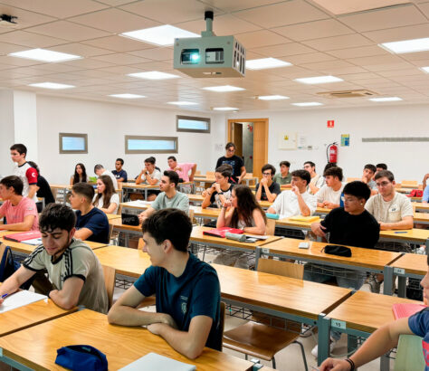 Estudiantes del curso cero en el aula